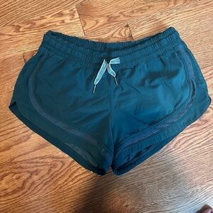 LULULEMON make a move short